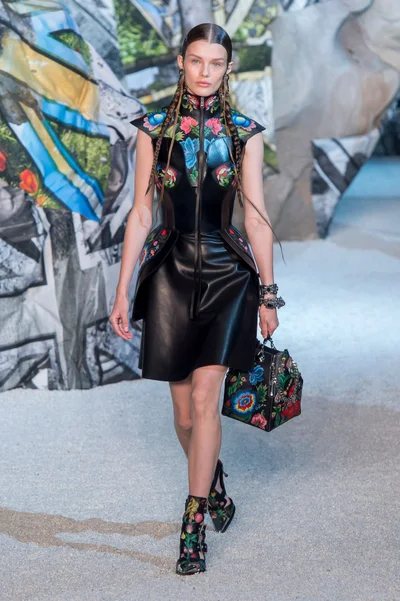 Look 19